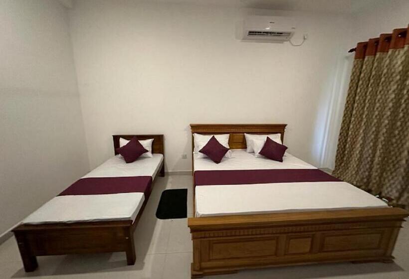 스탠다드 트리플 룸, Highway Reach Layathraa