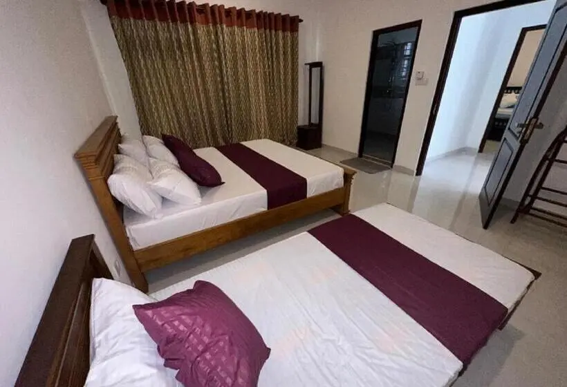 Standard Kolmen Hengen Huone Parveke, Highway Reach Layathraa