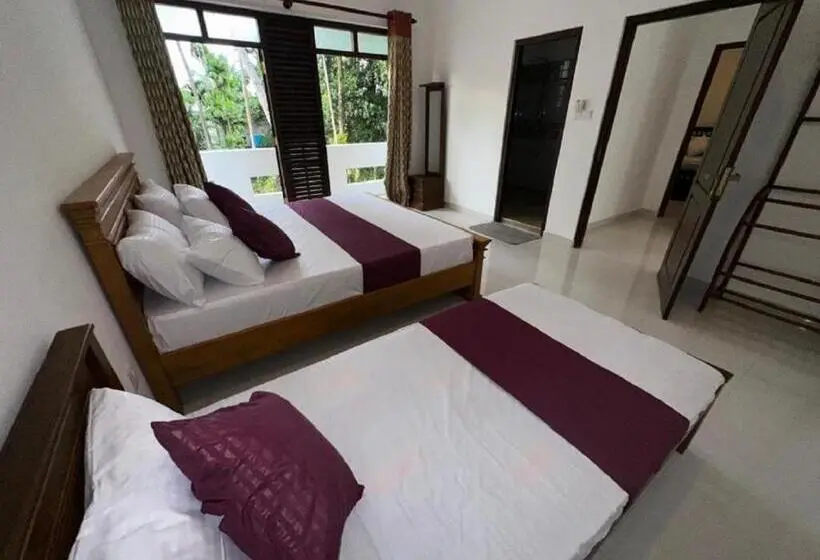 Standard Kolmen Hengen Huone Parveke, Highway Reach Layathraa