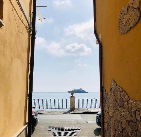 デラックスの４人部屋, Cleli