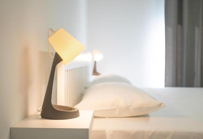 デラックスの４人部屋, Cleli