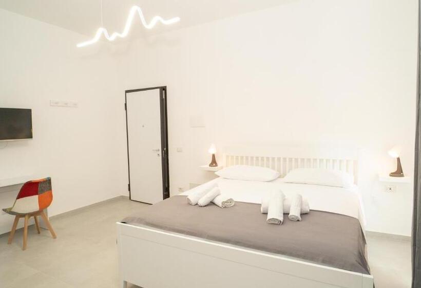 デラックスの４人部屋, Cleli