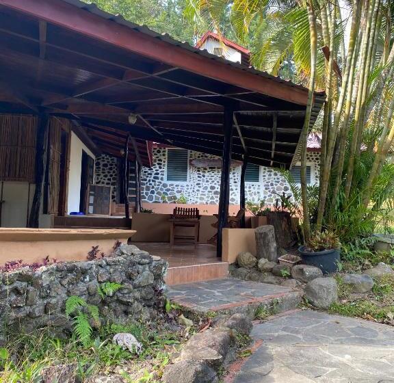 غرفة قياسية رباعية, Inti Wasi