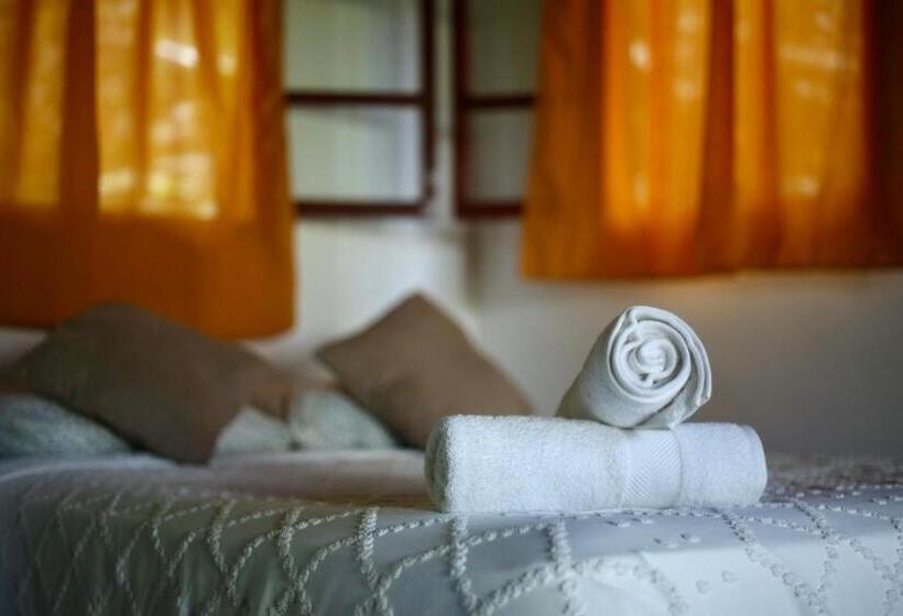 غرفة قياسية رباعية مزودة بشُرفة, Inti Wasi