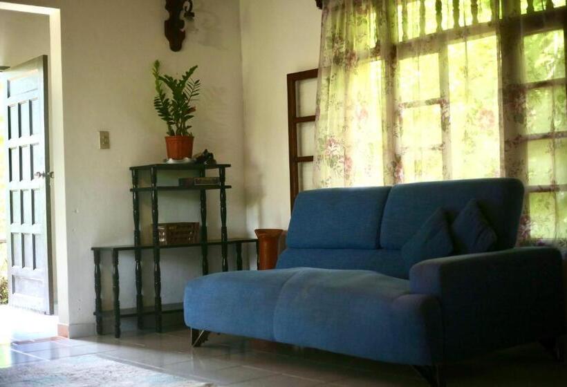 غرفة قياسية رباعية مزودة بشُرفة, Inti Wasi