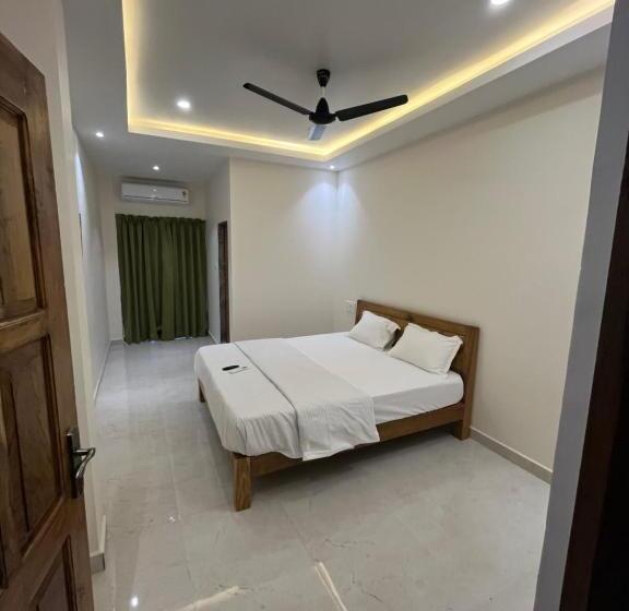 Chambre Quadruple Standard avec Balcon, Baga Beach Walk