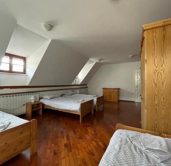 غرفة قياسية رباعية, Gostišče Barbara