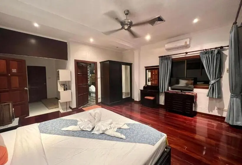 سوییت خانوادگی, Talay Naiharn Villa