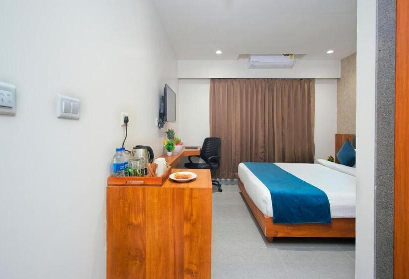 Quarto Deluxe, Pride Elite Wellness Resort Becharaji Near Becharaji Railway Station