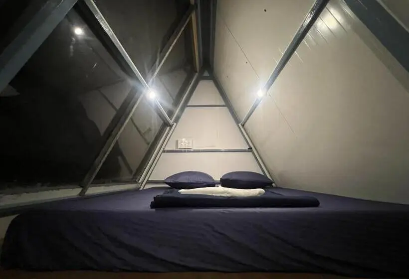 اتاق لوکس با چشم‌انداز دریا, Goko Hostel