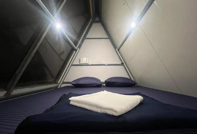 اتاق لوکس با چشم‌انداز دریا, Goko Hostel
