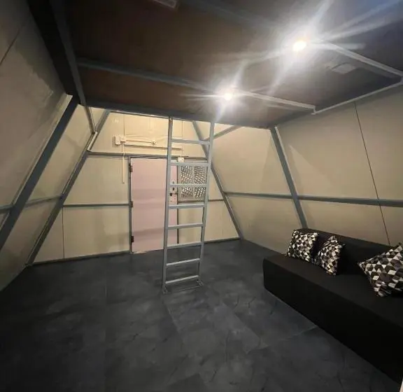 اتاق لوکس با چشم‌انداز دریا, Goko Hostel