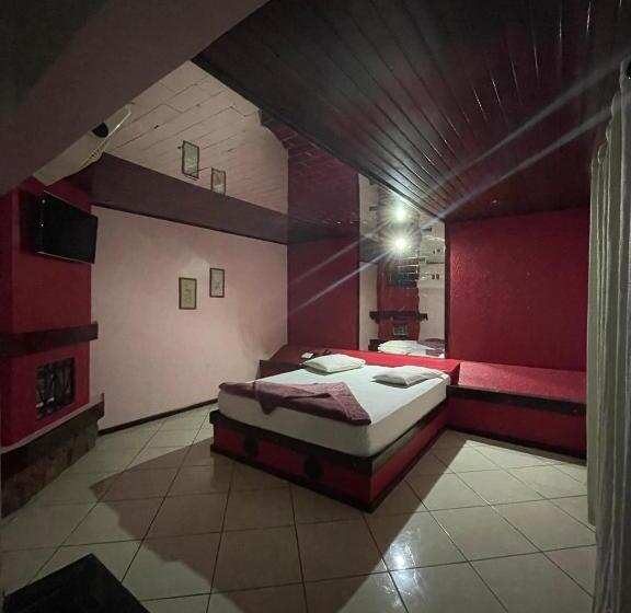سوئیت با وان آب گرم, Free Way Motel