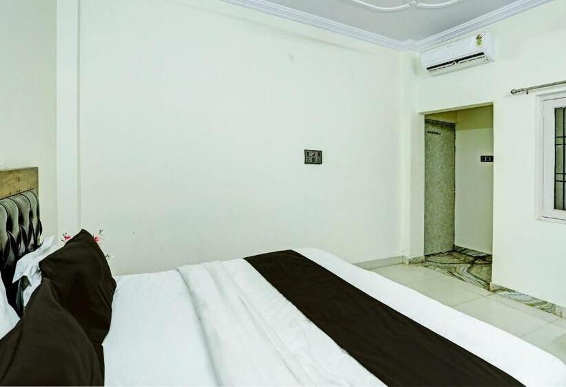 트리플 클래식 룸, Oyo The Adiitya Inn