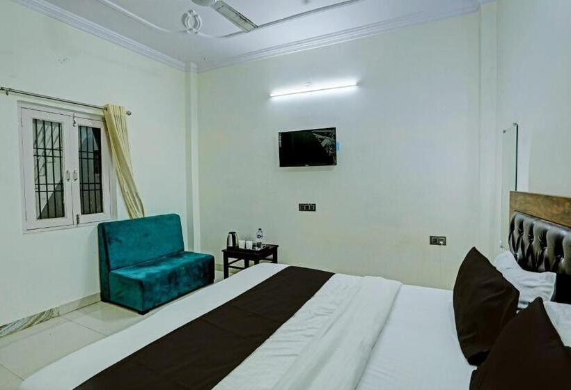 트리플 클래식 룸, Oyo The Adiitya Inn