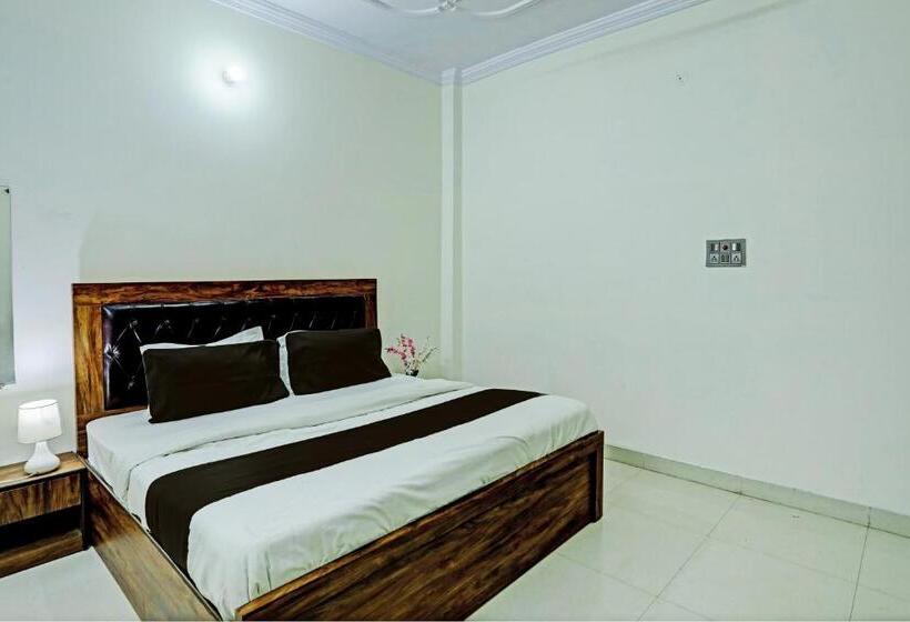 트리플 클래식 룸, Oyo The Adiitya Inn