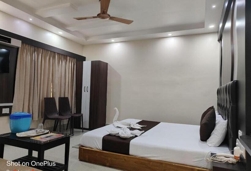 Family Room, Rupasi Bangla 2, New Digha   Near Sea Beach ! Easygorooms