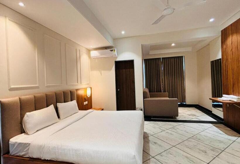 جناح سوبيريور, Saaj Mansion