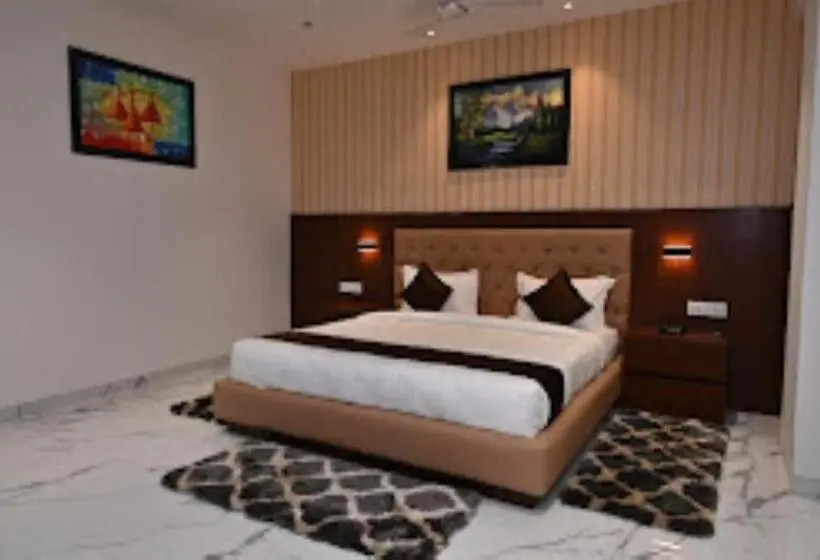 Deluxe Zimmer, The Orion Junagarh