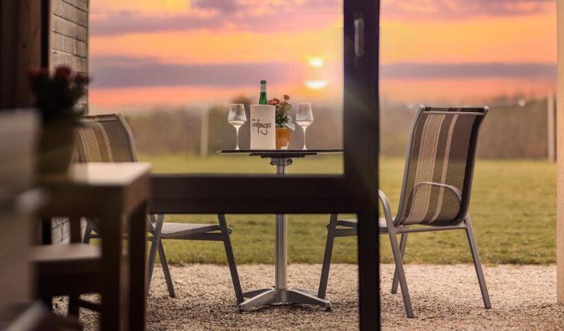 带景观的三人标准房间, Weinblick & Weingut Grafinger