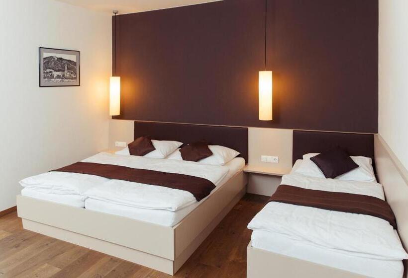 带景观的三人标准房间, Weinblick & Weingut Grafinger