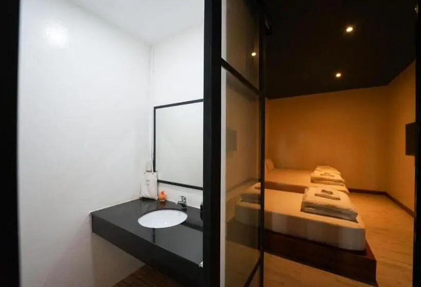 デラックストリプルルーム, Within Korat Sawairiang
