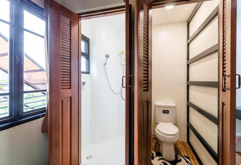 غرفة ديلوكس ثلاثية, Within Korat Sawairiang