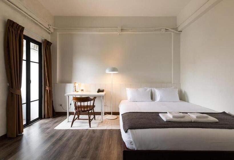 غرفة ديلوكس سرير كينج, Within Korat Sawairiang