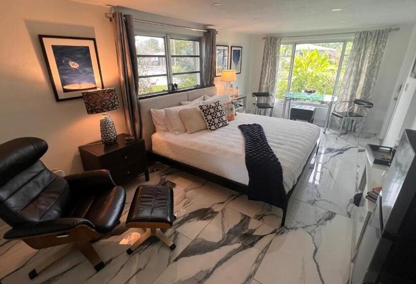 غرفة ديلوكس سرير كينج, Paradise Gardens Wilton Manors  Male Only