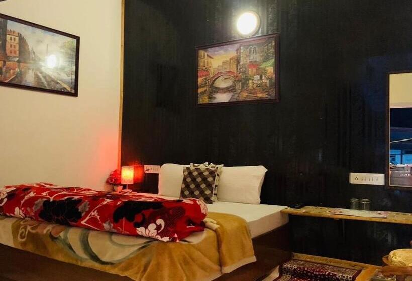 Номер Стандарт Вид на Горы, Solan Regency