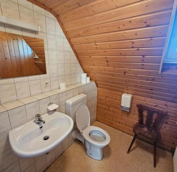 חדר משפחתי, Naturfreundehaus