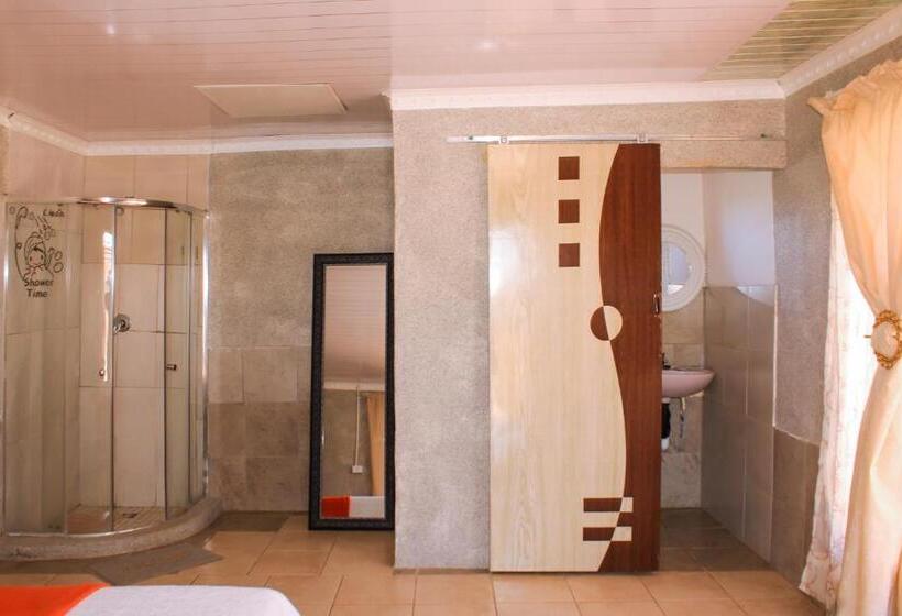 Номер Стандарт Трехместный, Godmill Guesthouse Taung