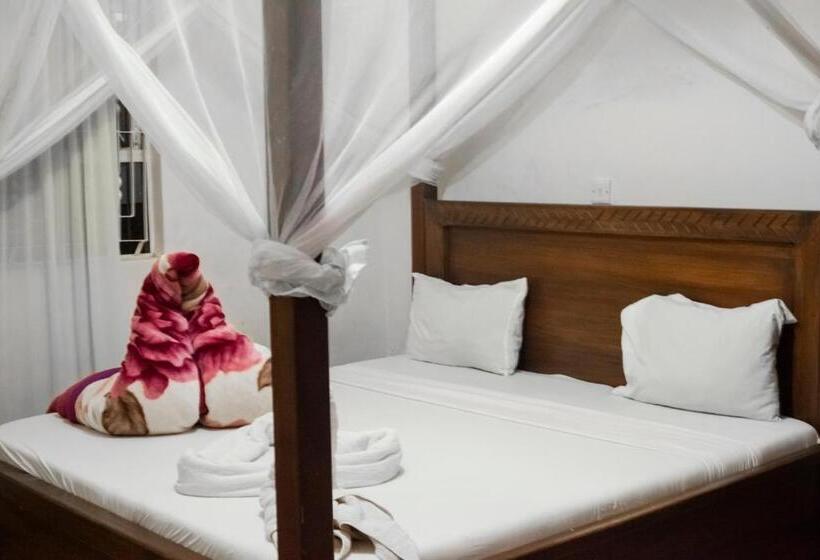 キングサイズベッドのデラックスルーム, Kilimanjaro Vines Retreat Hotel Mdawi