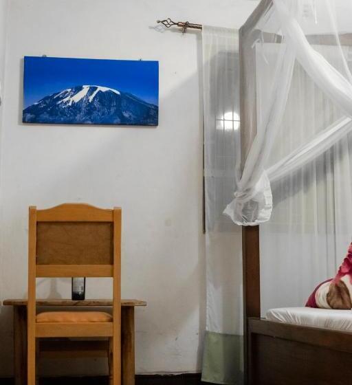 キングサイズベッドのデラックスルーム, Kilimanjaro Vines Retreat Hotel Mdawi