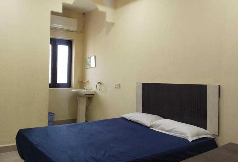 Трехместный Номер Классика, Oyo Hotel Stay In