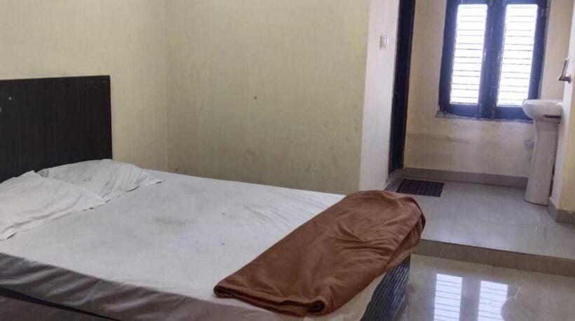 Трехместный Номер Классика, Oyo Hotel Stay In