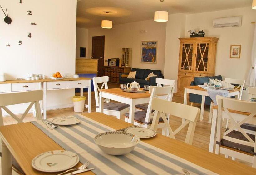 Номер Стандарт Вид на Сад, Dommu Livia