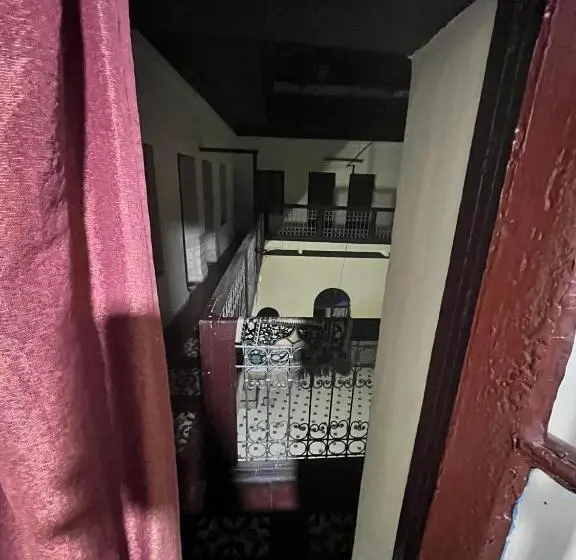 اتاق اکونومی, Hôtel Du Parc