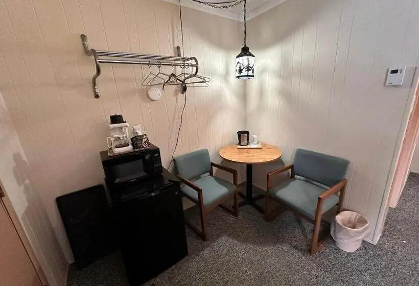 キングサイズベッドのデラックスルーム, Ute Bluff Lodge, Cabins And Rv Park