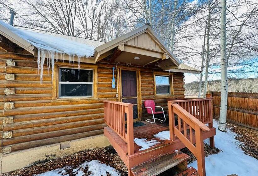 غرفة عائلية مطلّة علي الجبل, Ute Bluff Lodge, Cabins And Rv Park