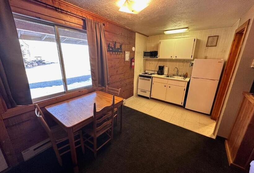 جناح ديلوكس سرير كينج, Ute Bluff Lodge, Cabins And Rv Park