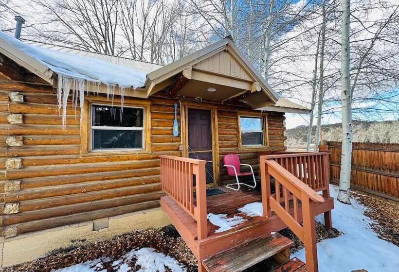 غرفة عائلية مطلّة علي الجبل, Ute Bluff Lodge, Cabins And Rv Park