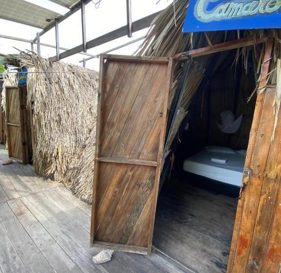 带共用浴室的标准房间, Hugos Place Baru