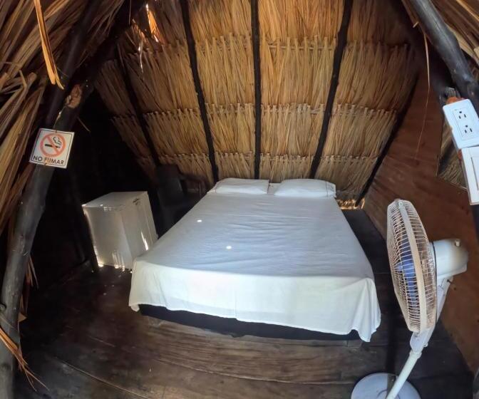 带共用浴室的标准房间, Hugos Place Baru