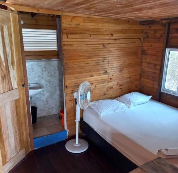 标准间带阳台, Hugos Place Baru