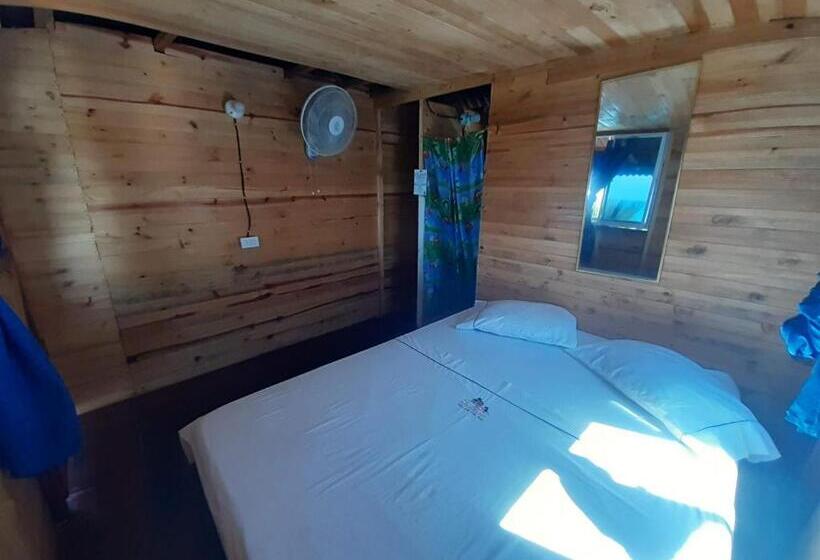 标准间带阳台, Hugos Place Baru