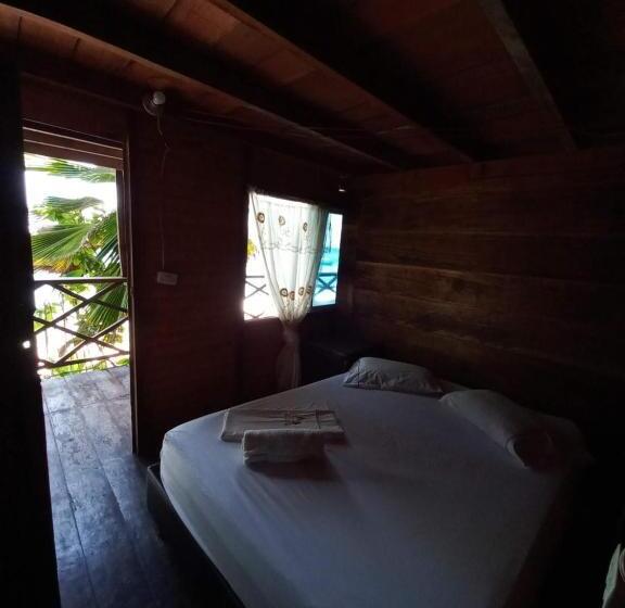 标准间带阳台, Hugos Place Baru