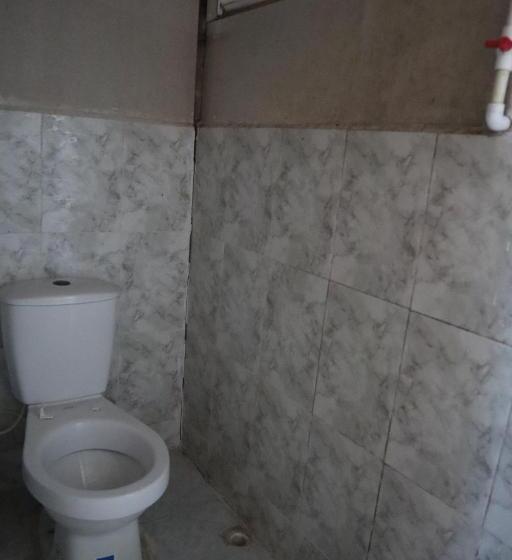 家庭间, Hugos Place Baru