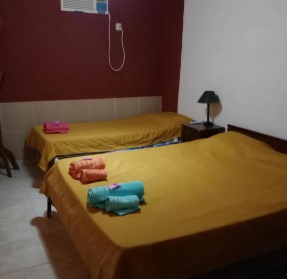 غرفة قياسية ثلاثية حمام مشترك, Posada Cuatro Hermanos