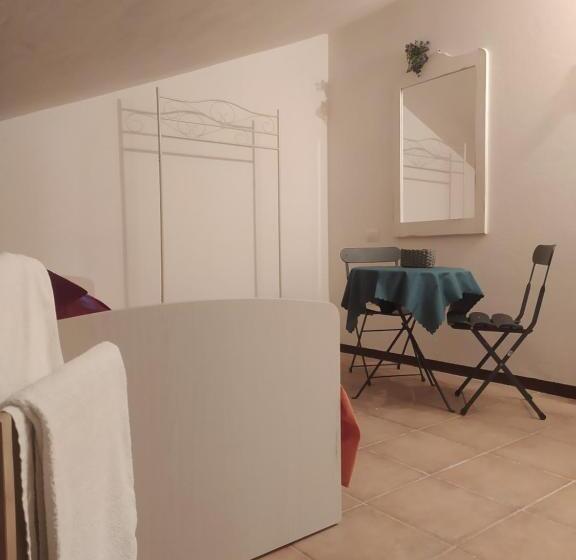 标准单人间共用浴室, Il Giramondo